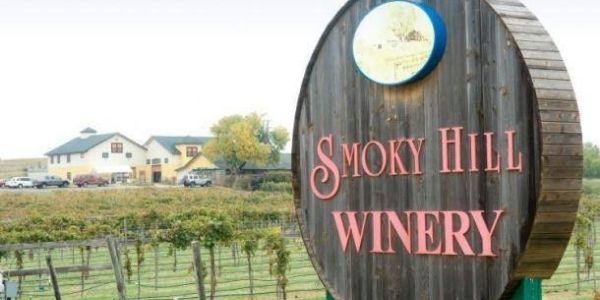 smokey hill winery sign